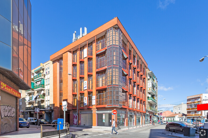 Calle de la Luna, 9, Fuenlabrada, Madrid for rent - Primary Photo - Image 1 of 2