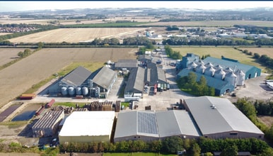 York, York to rent Building Photo- Image 1 of 1