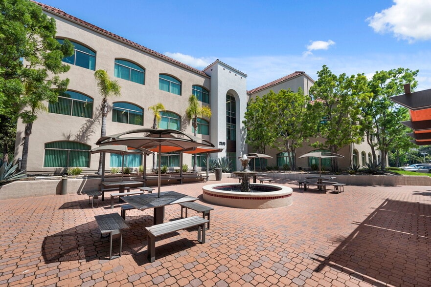 2535 Townsgate Rd, Westlake Village, CA to rent - Building Photo - Image 2 of 5