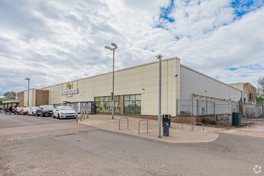30 Bridgwater Pl, Erskine for sale - Building Photo - Image 2 of 2
