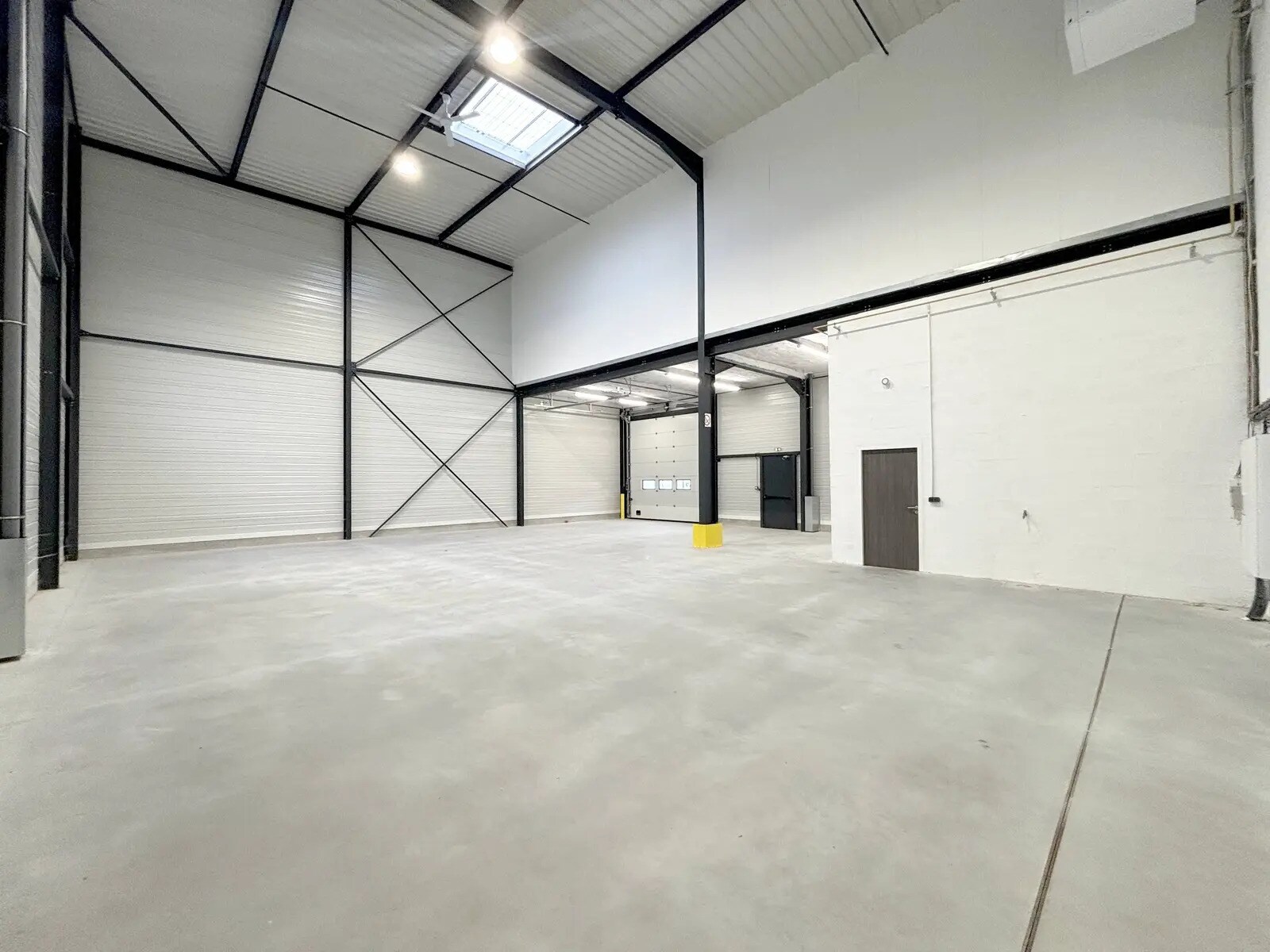 Light Industrial in SAINT-OUEN-L'AUMONE to rent Building Photo- Image 1 of 18