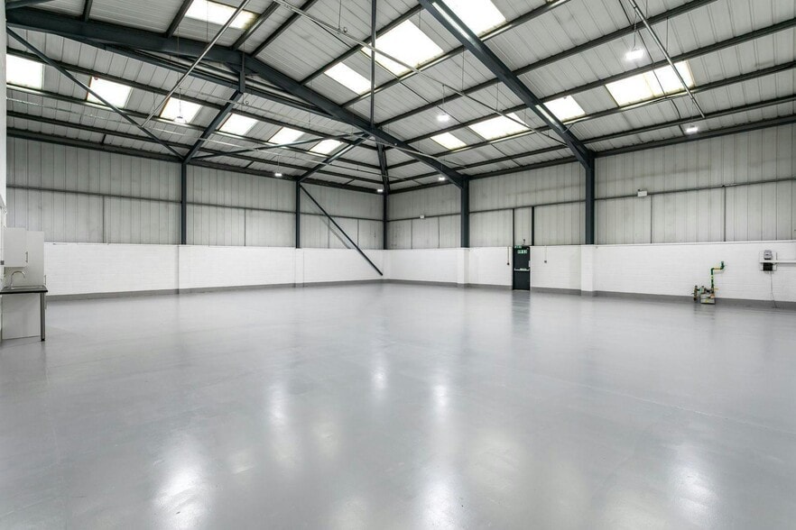 Wheatlea Rd, Wigan to rent - Building Photo - Image 3 of 9