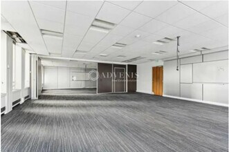 1 Place De La Pyramide, Puteaux for sale Interior Photo- Image 1 of 1