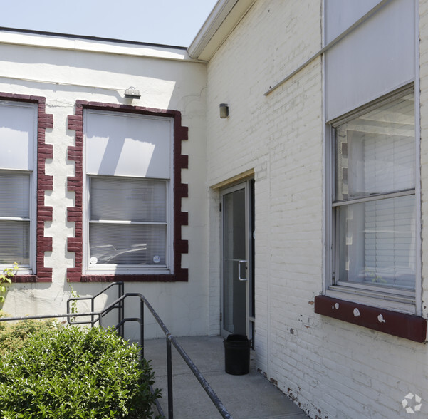 451 Old Nepperhan Ave, Yonkers, NY for rent - Building Photo - Image 3 of 9