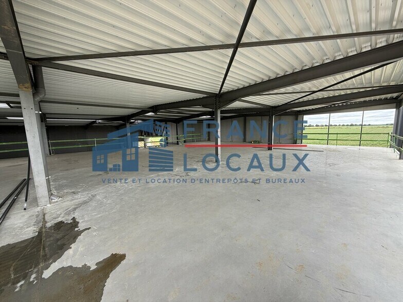 Light Industrial in Le Mesnil-Amelot to rent - Interior Photo - Image 3 of 12