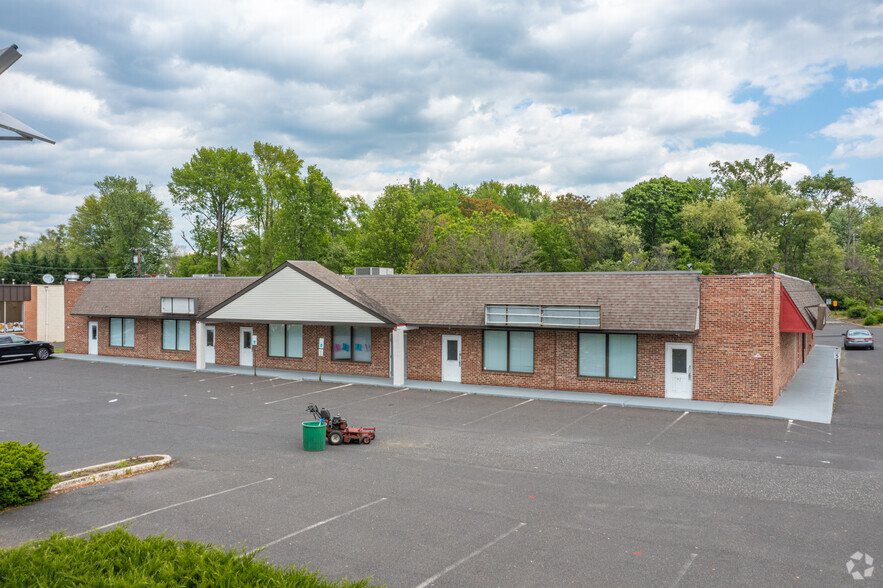 219 S Burnt Mill Rd, Voorhees, NJ for rent - Building Photo - Image 2 of 6