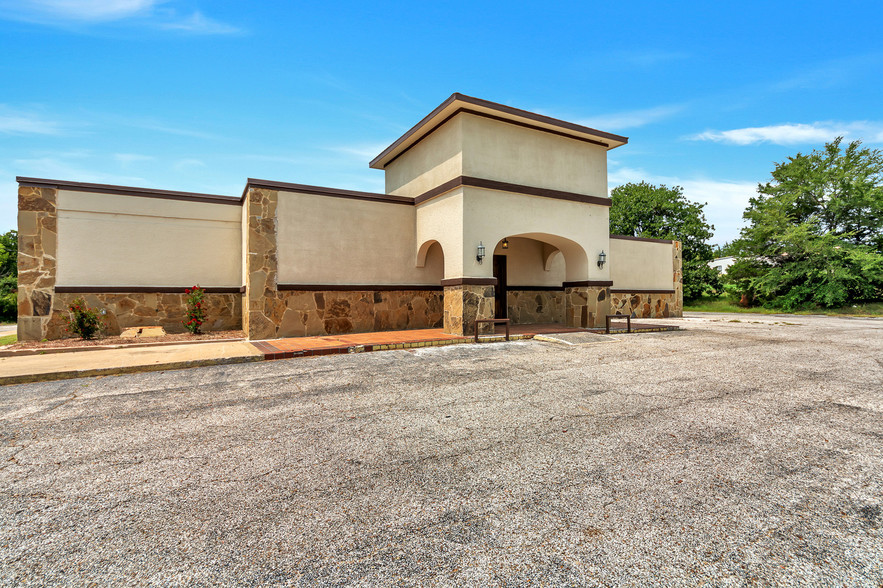 2001 S Austin Ave, Denison, TX for sale - Building Photo - Image 2 of 35