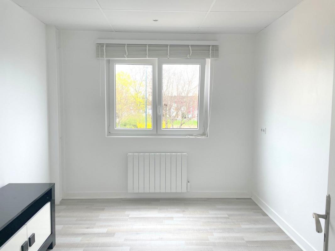Office in Sartrouville to rent Building Photo- Image 1 of 10