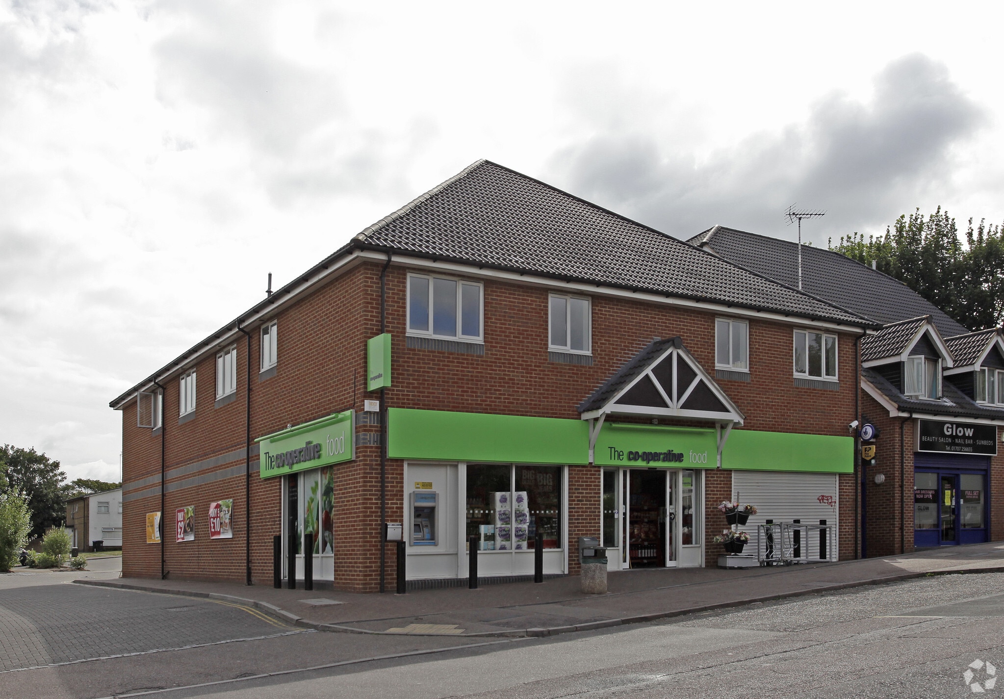 Bishops Rise, Hatfield for sale Primary Photo- Image 1 of 1