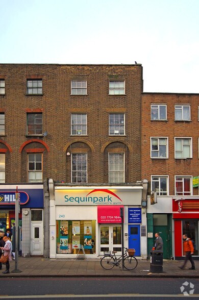 240 Upper St, London for sale - Primary Photo - Image 1 of 1
