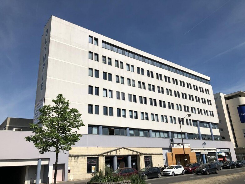 Office in Viry-Châtillon to rent - Building Photo - Image 2 of 17