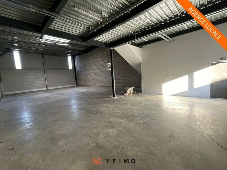 Location Local d'activités 786 m² - Photo 1
