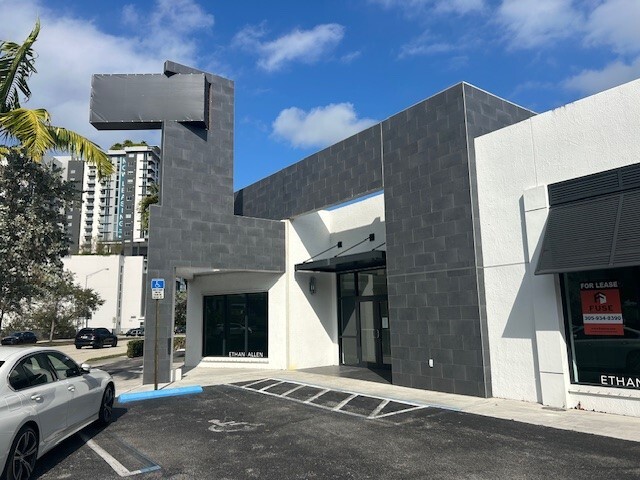 9775 S Dixie Hwy, Miami, FL to rent - Building Photo - Image 1 of 11