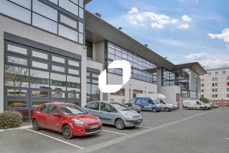 Light Industrial in Nanterre to rent - Building Photo - Image 2 of 7