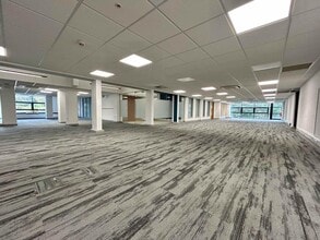 3 Bush Park, Plymouth to rent Interior Photo- Image 1 of 10