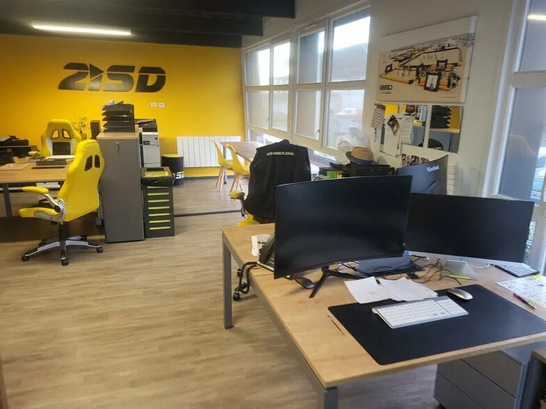 Light Industrial in Calais for sale - Interior Photo - Image 2 of 4