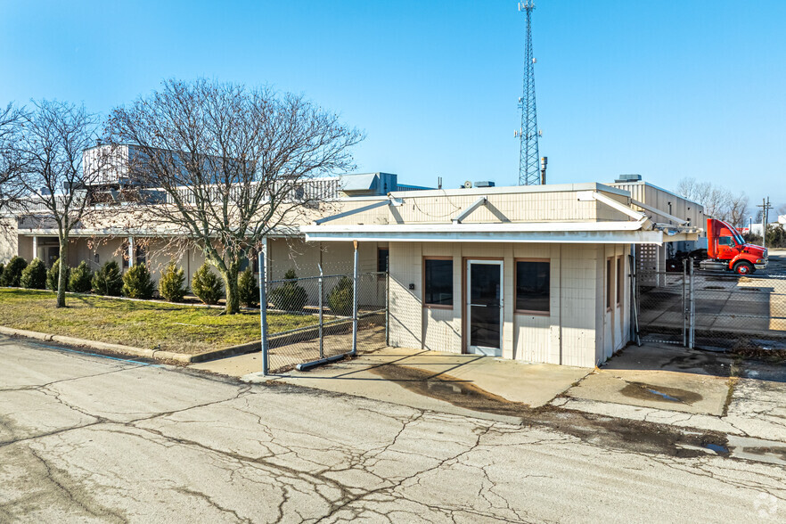 1401 Industrial Rd, Emporia, KS for rent - Building Photo - Image 2 of 21