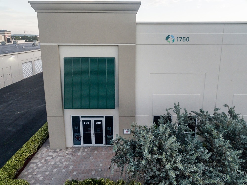 1700 NW 15th Ave, Pompano Beach, FL to rent Interior Photo- Image 1 of 10