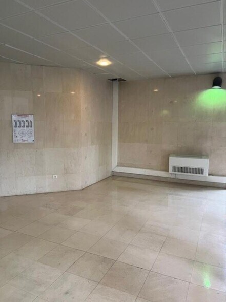 Office in Guyancourt to rent - Interior Photo - Image 2 of 9