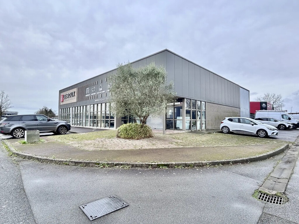 Location Commerce 606 m² - Photo 1