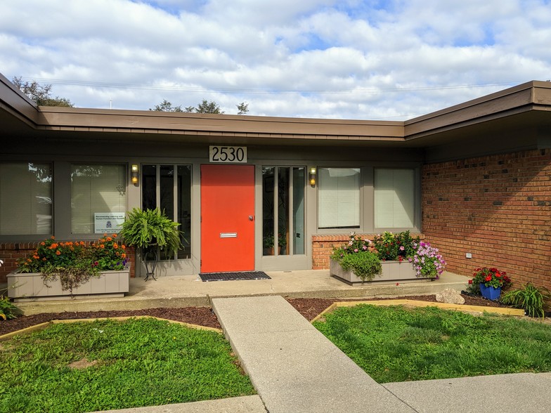 2530 Sandcrest Blvd, Columbus, IN for rent - Building Photo - Image 1 of 5