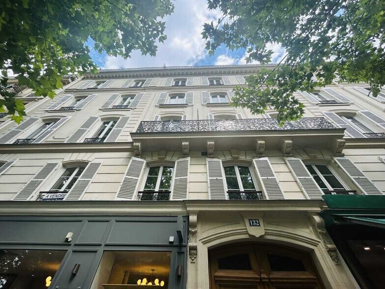 Office in Paris for sale - Building Photo - Image 1 of 18