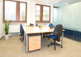 Ashley Ave, Epsom to rent Interior Photo- Image 2 of 2