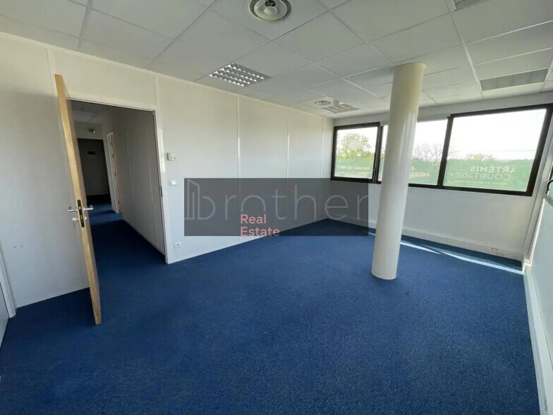 Office in Mérignac to rent - Building Photo - Image 3 of 5