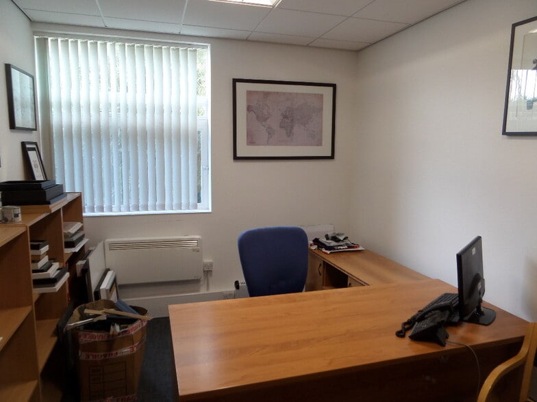 Cheapside, Bridgend to rent - Building Photo - Image 3 of 9