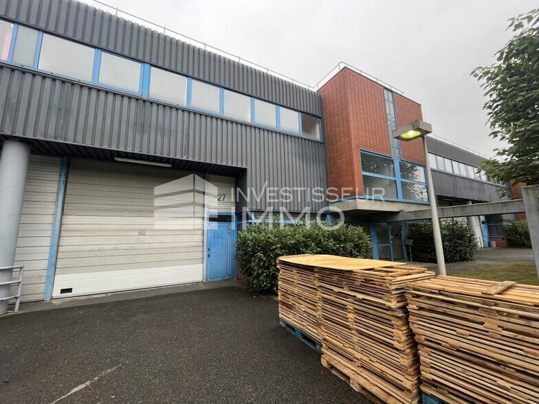 Light Industrial in Villepinte to rent - Building Photo - Image 1 of 7