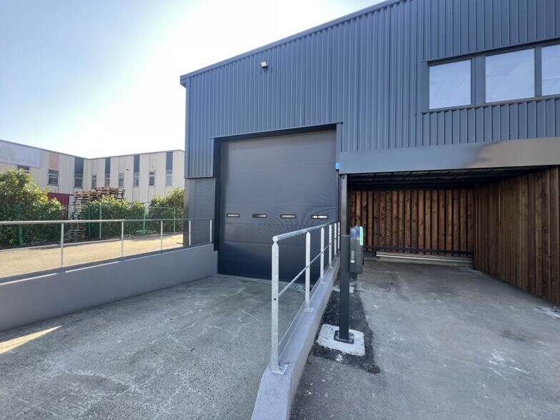 6 Avenue Armand Esders, Le Blanc-Mesnil to rent - Building Photo - Image 2 of 5