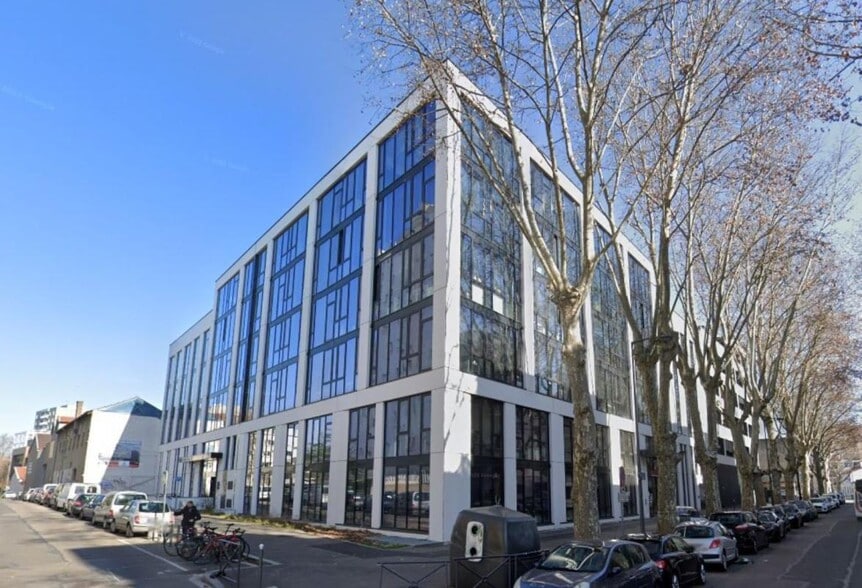 Office in Villeurbanne to rent - Building Photo - Image 1 of 14