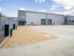 Leeside Rd, London to rent Building Photo- Image 2 of 6