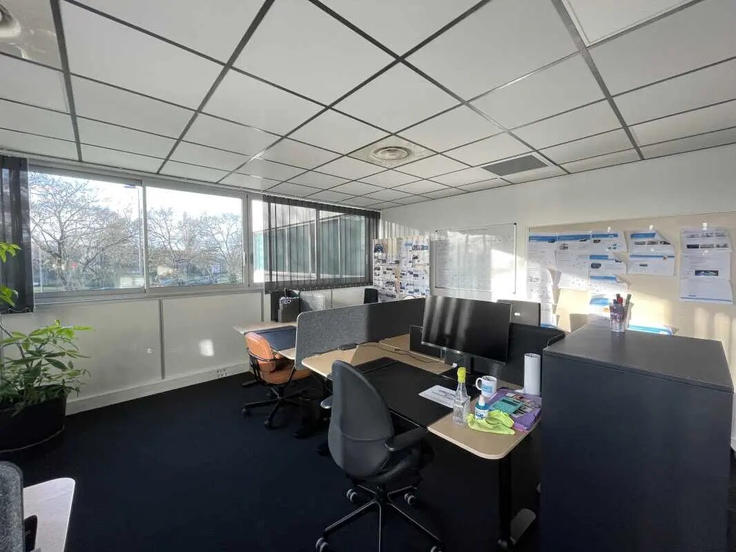 Office in Bordeaux to rent Interior Photo- Image 1 of 7