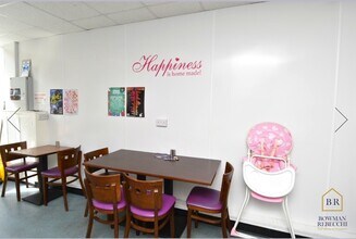 16 Laird St, Greenock to rent Interior Photo- Image 2 of 24