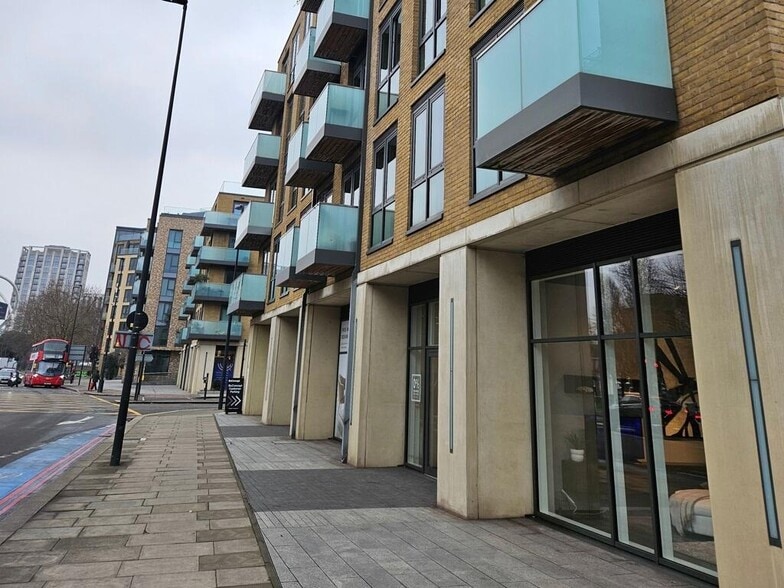 York Rd, London to rent - Building Photo - Image 3 of 15