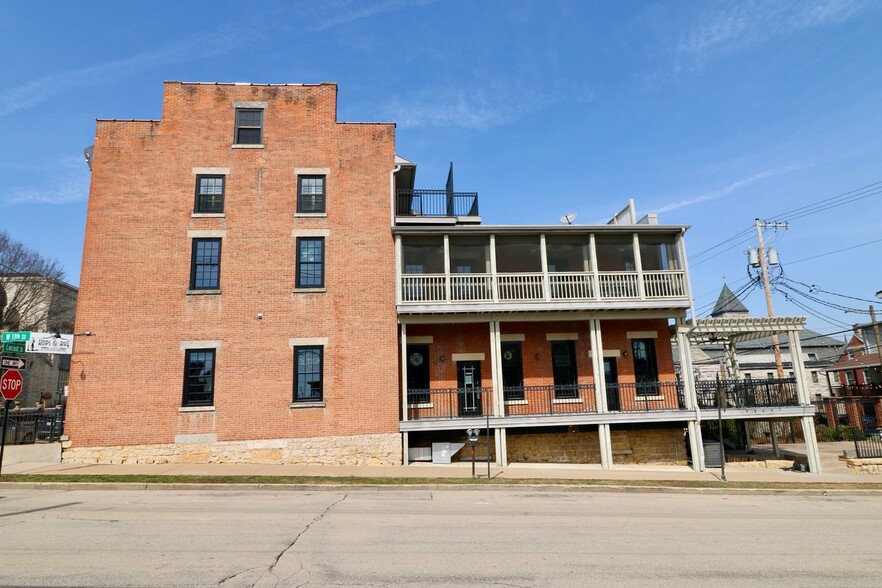 1108 Locust St, Dubuque, IA for sale - Building Photo - Image 1 of 1