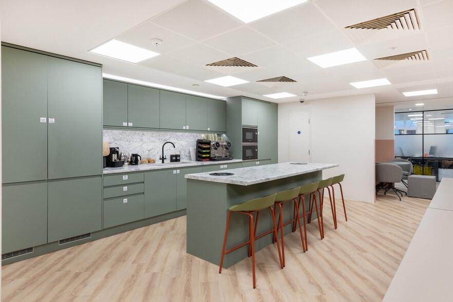 11 Slingsby Pl, London to rent - Interior Photo - Image 2 of 37