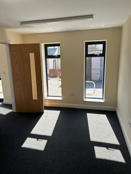 York Rd, York to rent - Building Photo - Image 2 of 3