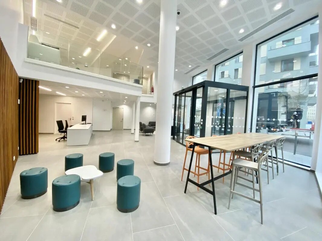 Office in Asnières-sur-Seine to rent Building Photo- Image 1 of 10