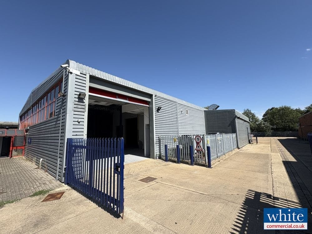 Unit B4 Telford Rd, Bicester to rent Primary Photo- Image 1 of 7