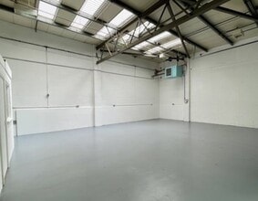 1-17 Kembrey Park, Swindon to rent Interior Photo- Image 1 of 4