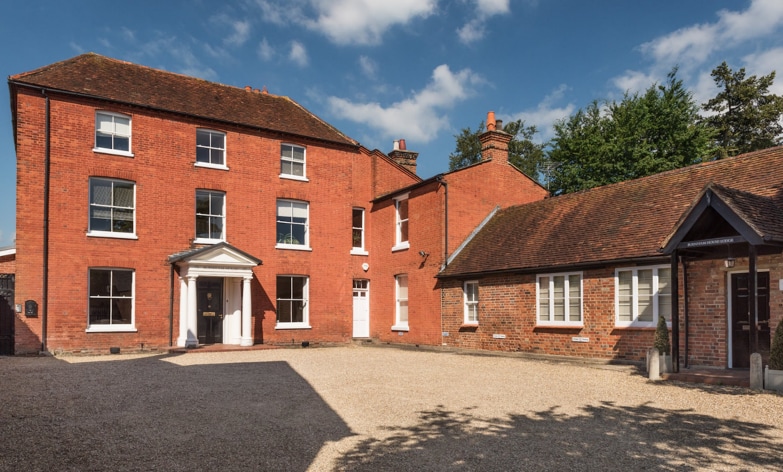 93 High St, Burnham to rent - Building Photo - Image 2 of 6