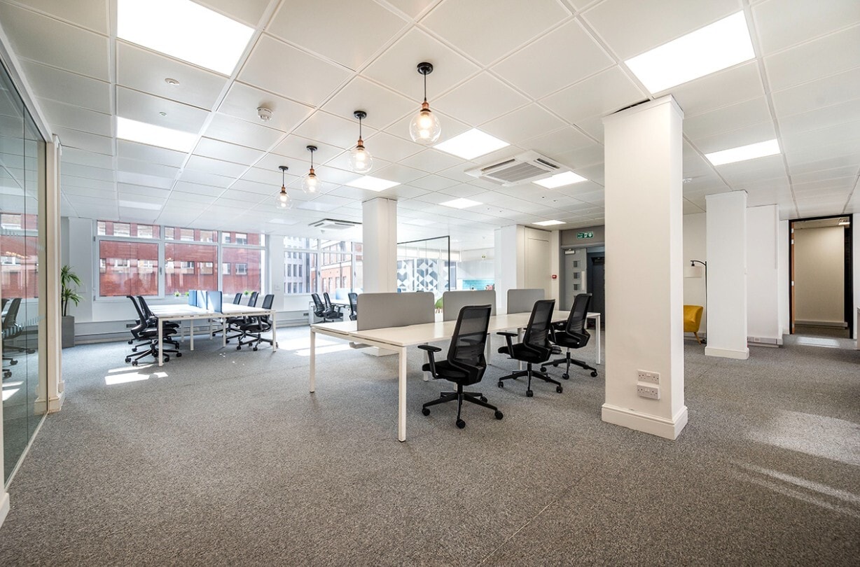 19-21 Great Tower St, London to rent Interior Photo- Image 1 of 10