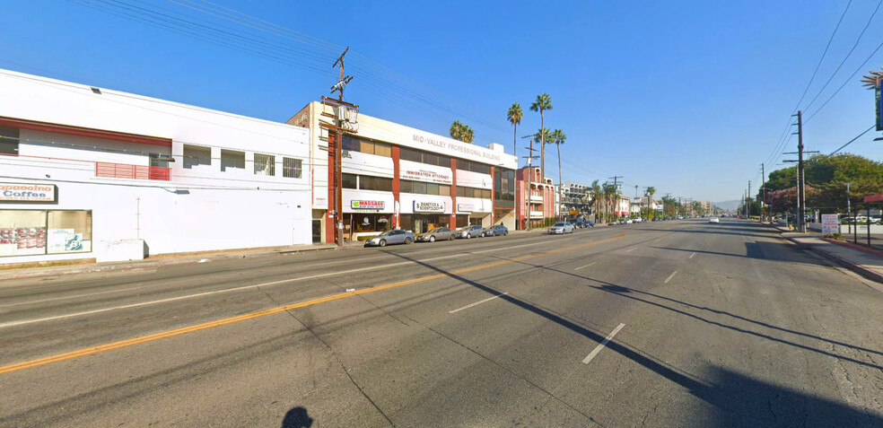 6819 Sepulveda Blvd, Van Nuys, CA for rent - Building Photo - Image 2 of 5