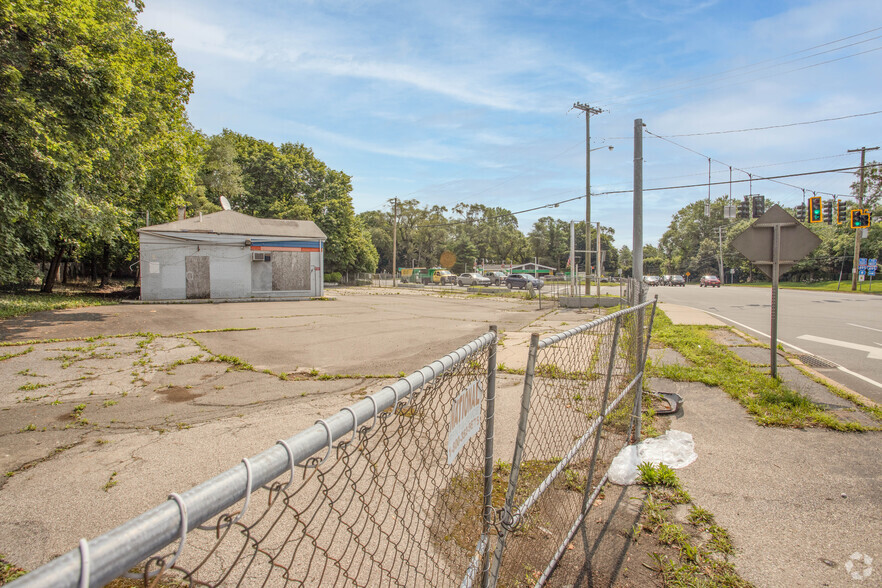 5055 Northern Blvd, Glen Head, NY for rent - Building Photo - Image 3 of 5