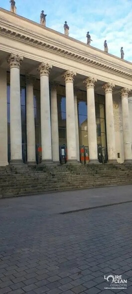 Retail in Nantes to rent - Building Photo - Image 1 of 2