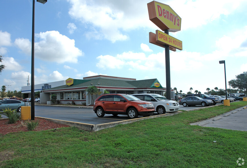 940 Missouri Ave N, Largo, FL for sale - Primary Photo - Image 1 of 9