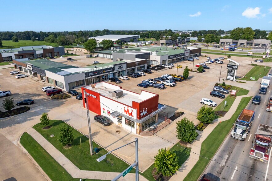 1395 E Henri De Tonti Blvd, Springdale, AR to rent - Building Photo - Image 2 of 28