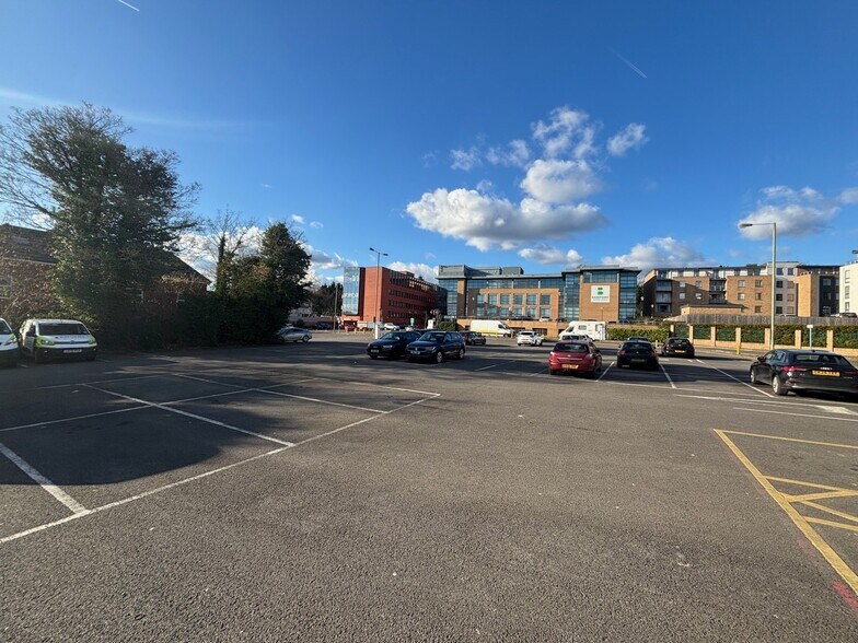 15 Sullivan Rd, Camberley for sale - Primary Photo - Image 1 of 1